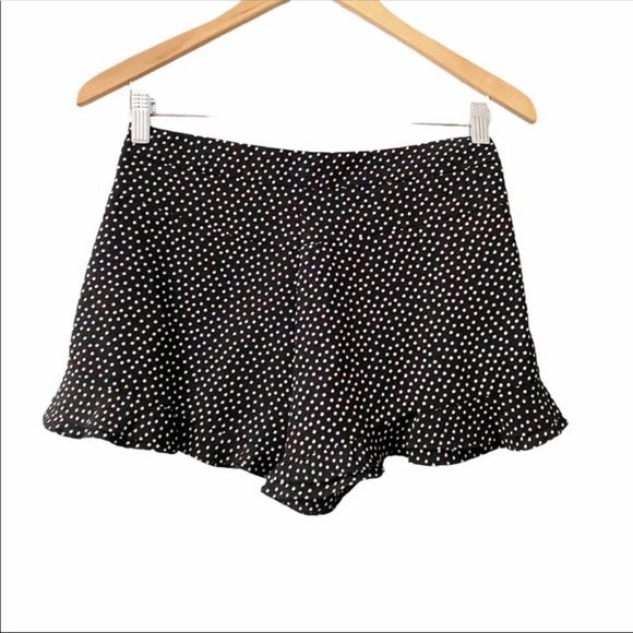Zara polkadot ruffled hem shorts - Picture 2 of 5